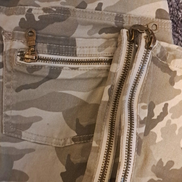 Camo i Jean's by Buffalo size 34 ankle grazer - Picture 2 of 8